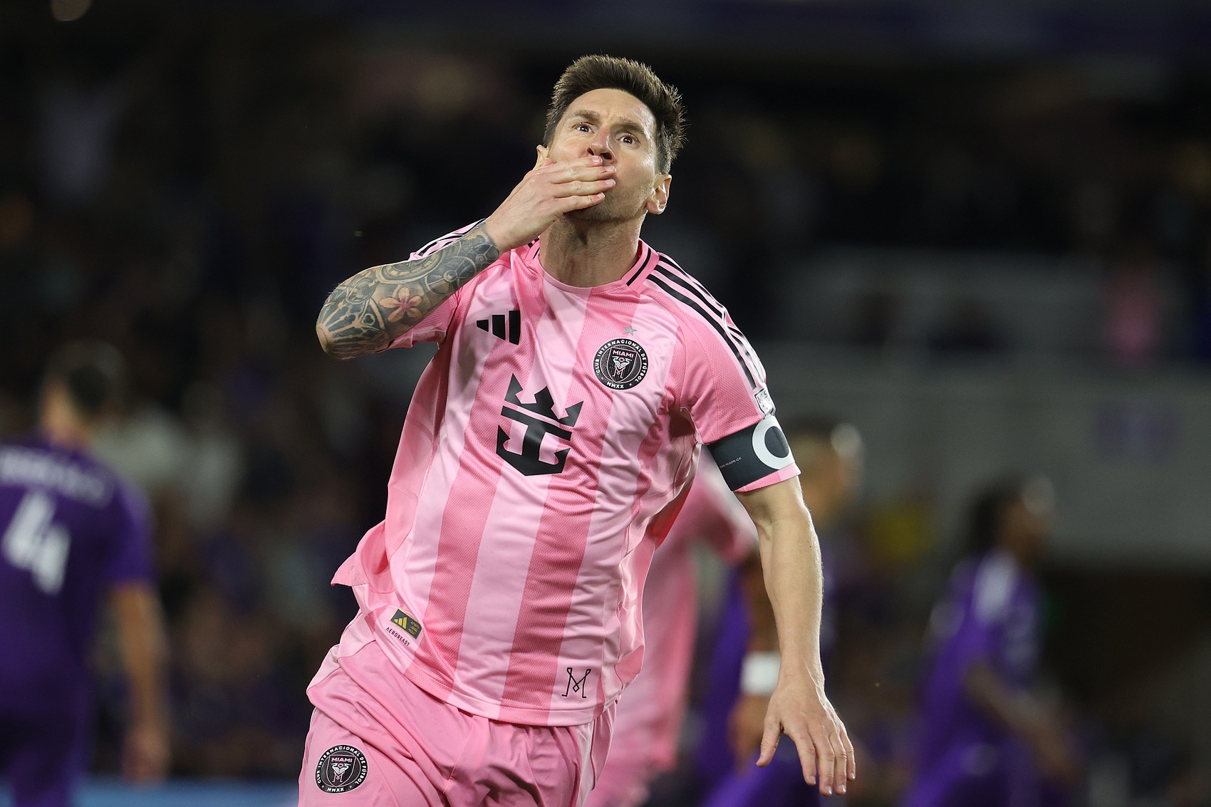 开云-西媒:加泰电台的民调显示,巴萨球迷并不看好梅西以球员身份回归