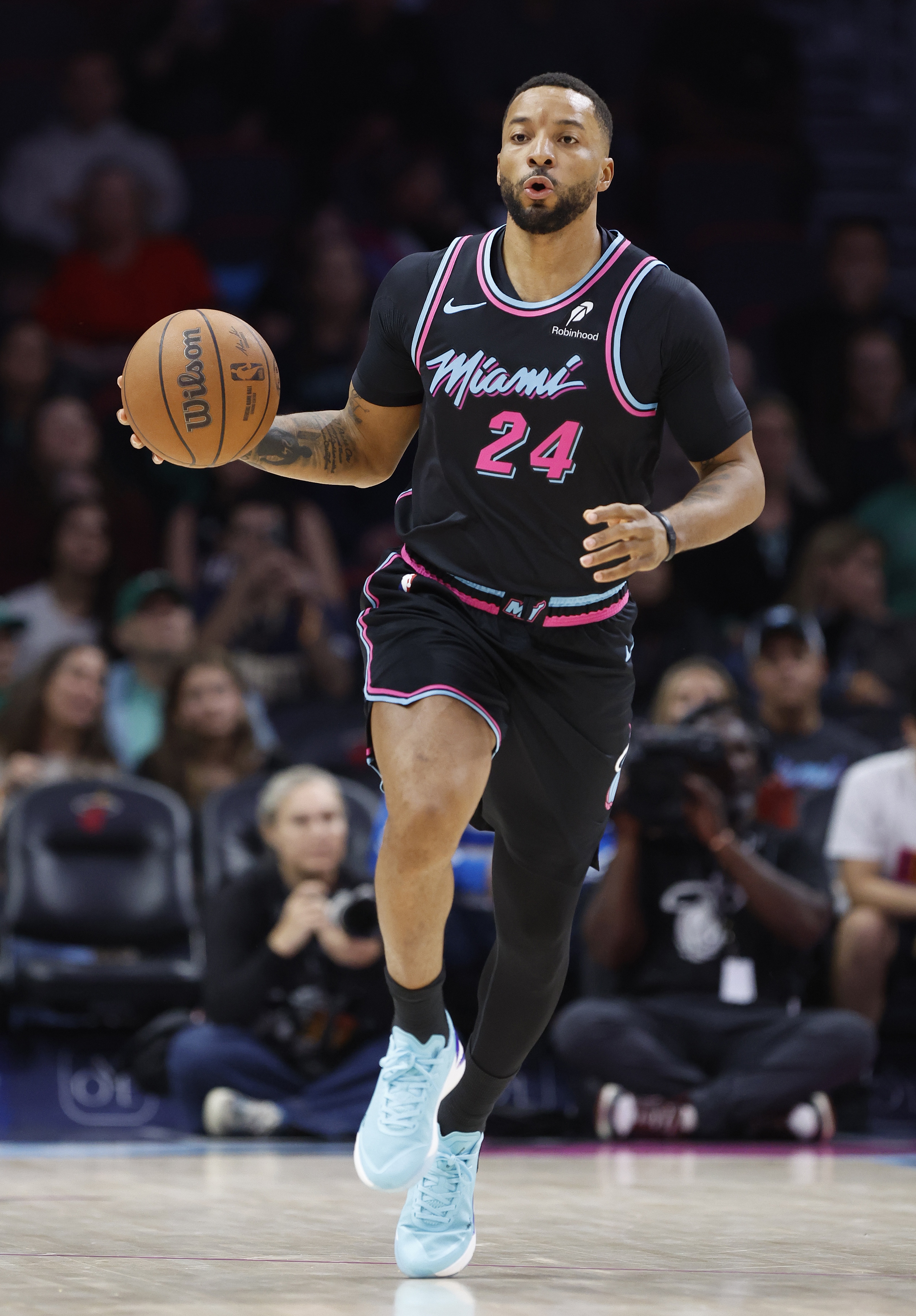 开云体育官网-明天热火迎战马刺 鲍威尔出战成疑 维金斯&哈克斯大概率出战